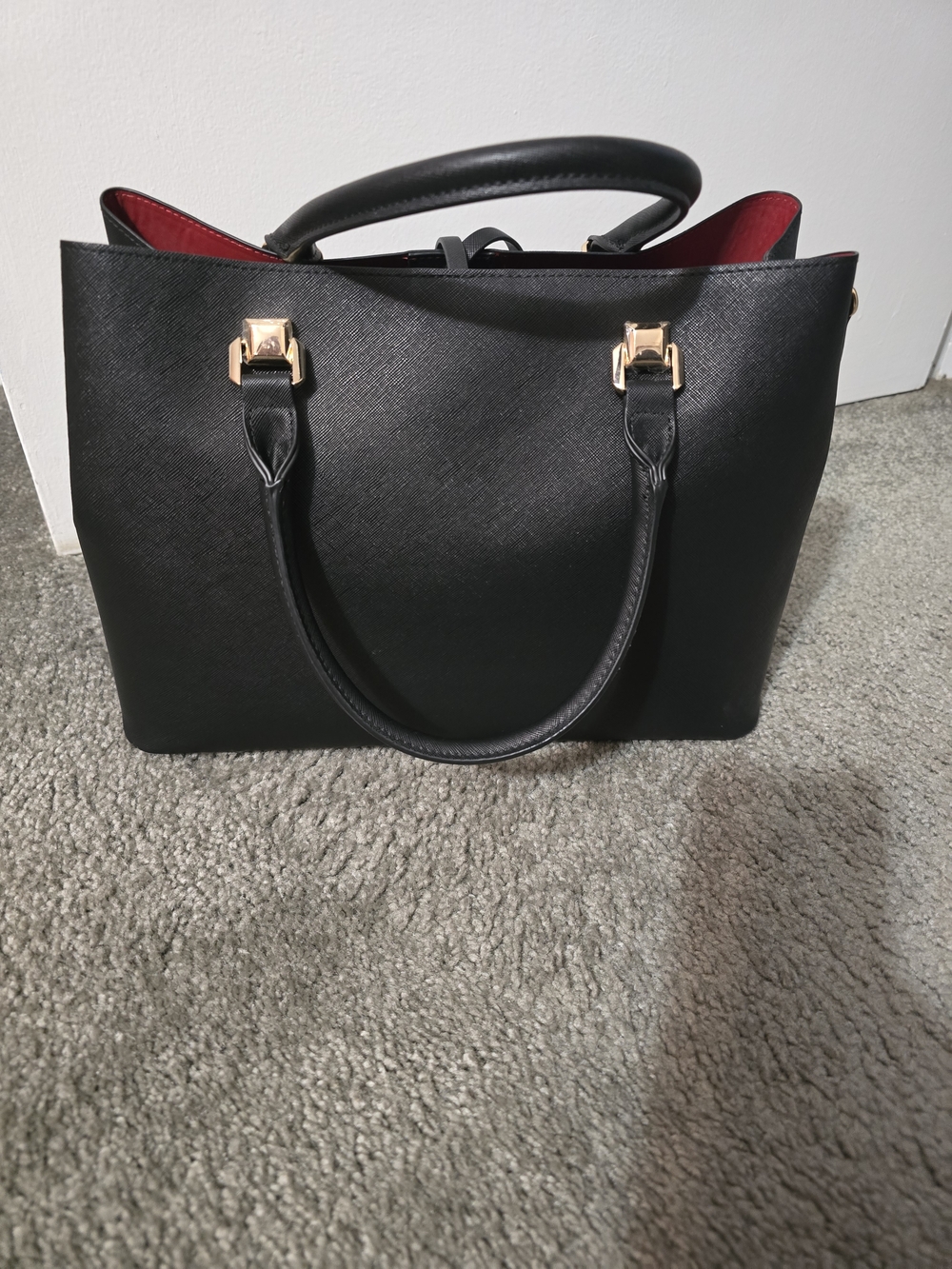 Aldo Aquafynaax Classic Black Tote Shoulder Purse with Red Interior - Picture 6 of 9